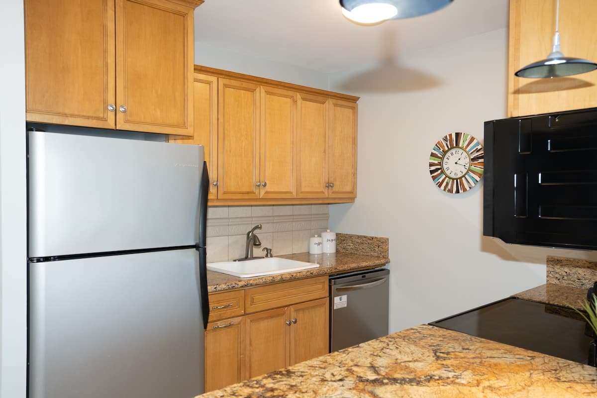 Condo in Kailua-Kona · ★4.94 · 1 bedroom · 1 bed · 1 bath - Photo 4