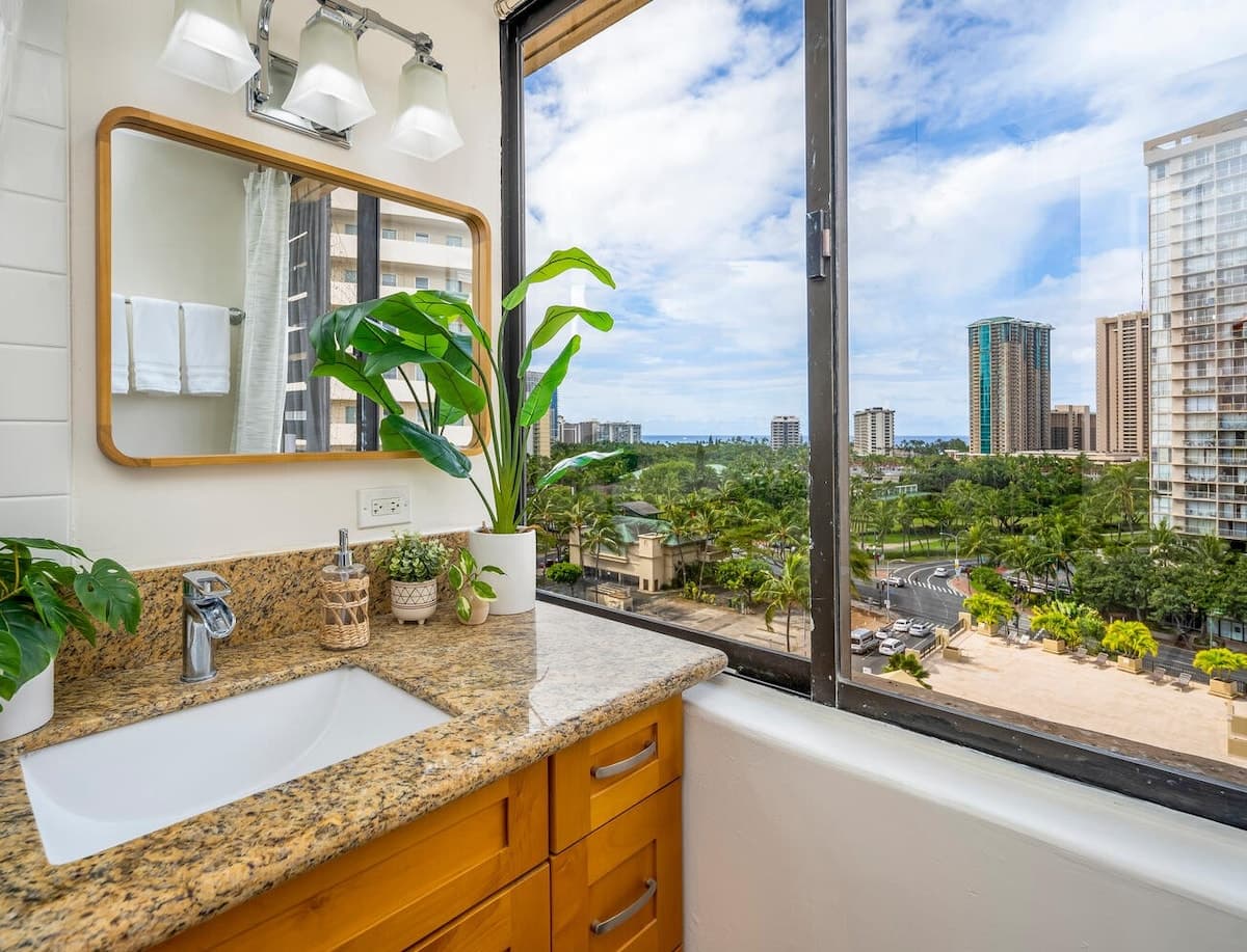 Condo in Honolulu · ★4.89 · 1 bedroom · 1 bed · 1 private bath - Photo 5