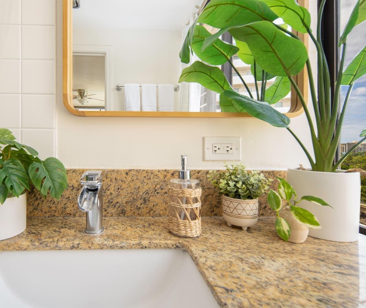 Condo in Honolulu · ★4.89 · 1 bedroom · 1 bed · 1 private bath - Photo 4