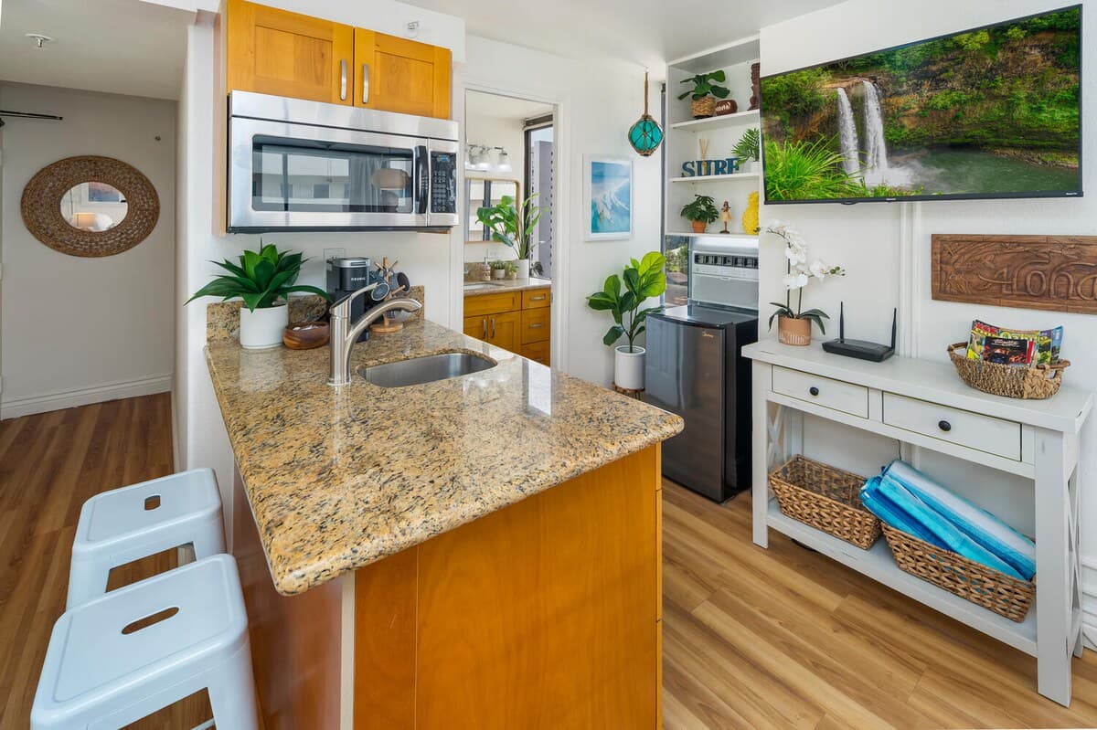 Condo in Honolulu · ★4.89 · 1 bedroom · 1 bed · 1 private bath - Photo 3