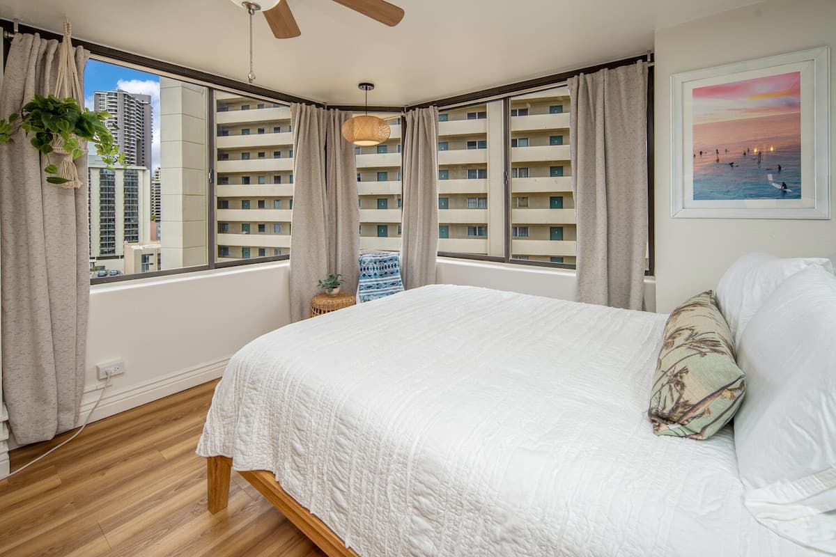 Condo in Honolulu · ★4.89 · 1 bedroom · 1 bed · 1 private bath - Photo 2