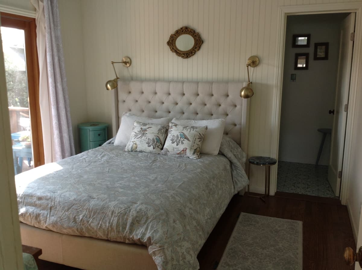 Cozy Wine Country Cottage, Spa & Garden - Photo 5