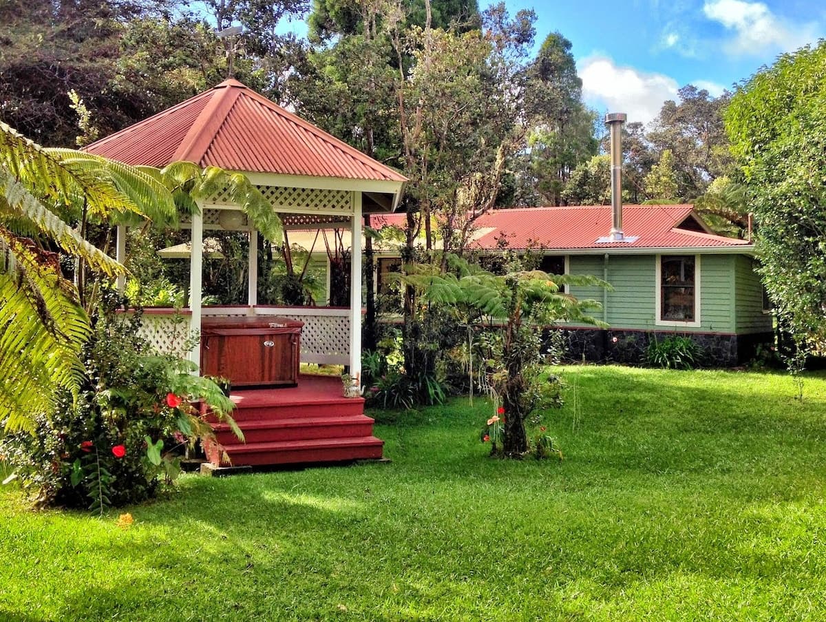 The Maid's Quarters Cottage with Gardens and Gazebo Hot Tub - Photo 1