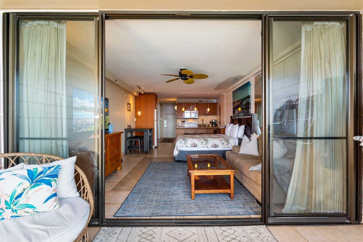 Condo in Lahaina · ★4.97 · Studio · 4 beds · 1 private bath - Photo 3