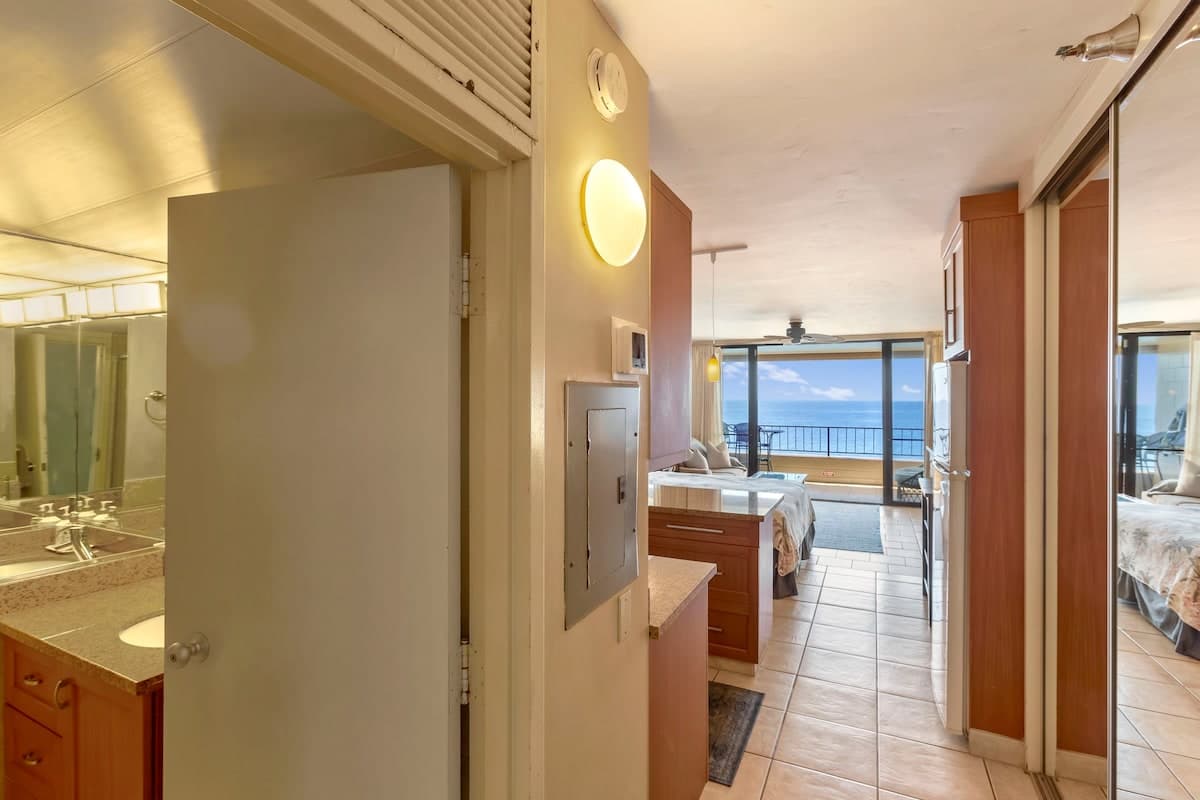 Condo in Lahaina · ★4.97 · Studio · 4 beds · 1 private bath - Photo 4