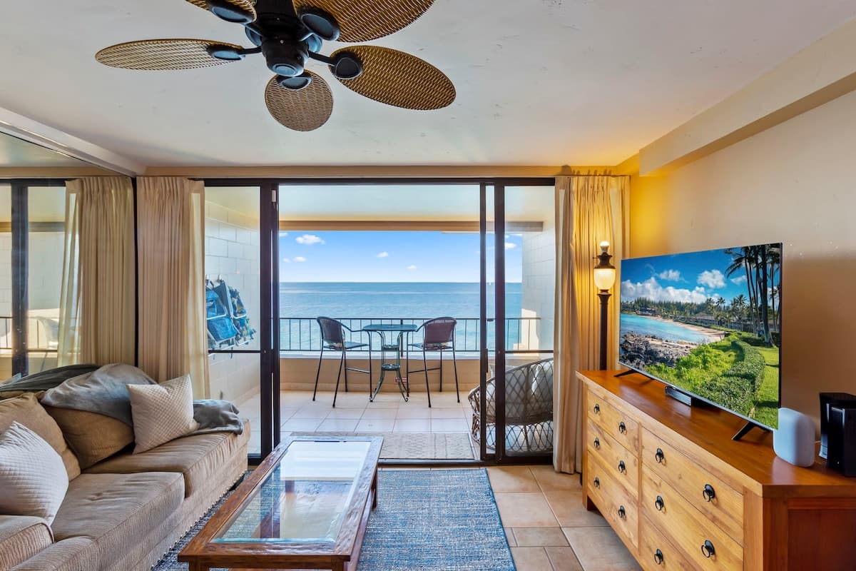 Condo in Lahaina · ★4.97 · Studio · 4 beds · 1 private bath - Photo 2