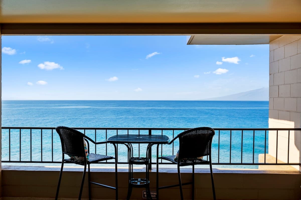 Condo in Lahaina · ★4.97 · Studio · 4 beds · 1 private bath - Photo 1