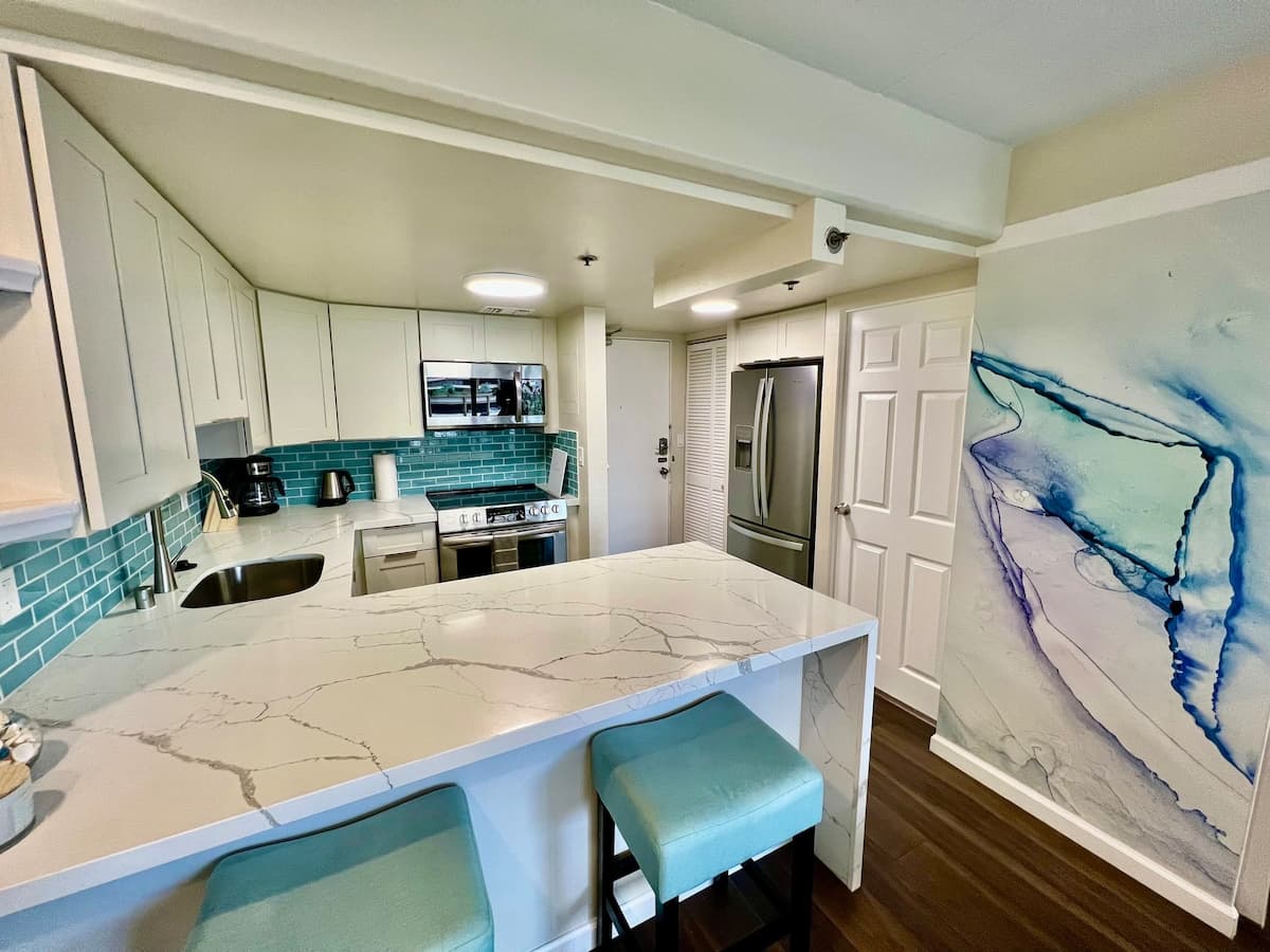 Modern Luxury 1BR· City View · Steps To Beach - Photo 3