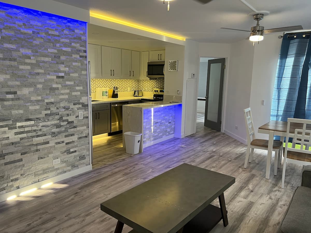 Condo in Honolulu · ★4.62 · 2 bedrooms · 4 beds · 2 private baths - Photo 1
