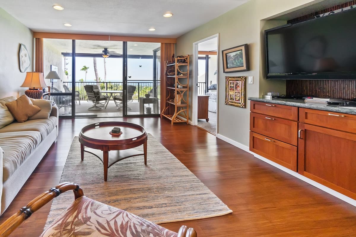 Condo in Kailua-Kona · ★4.71 · 2 bedrooms · 2 beds · 2.5 baths - Photo 2