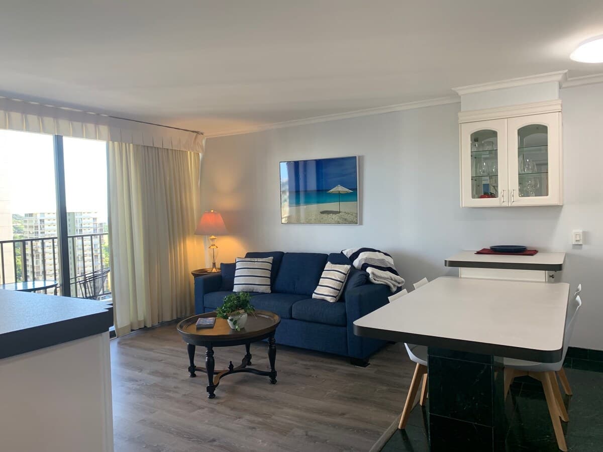 WB1909 Waikiki Steps to the Beach Wifi Ocean View - Photo 1