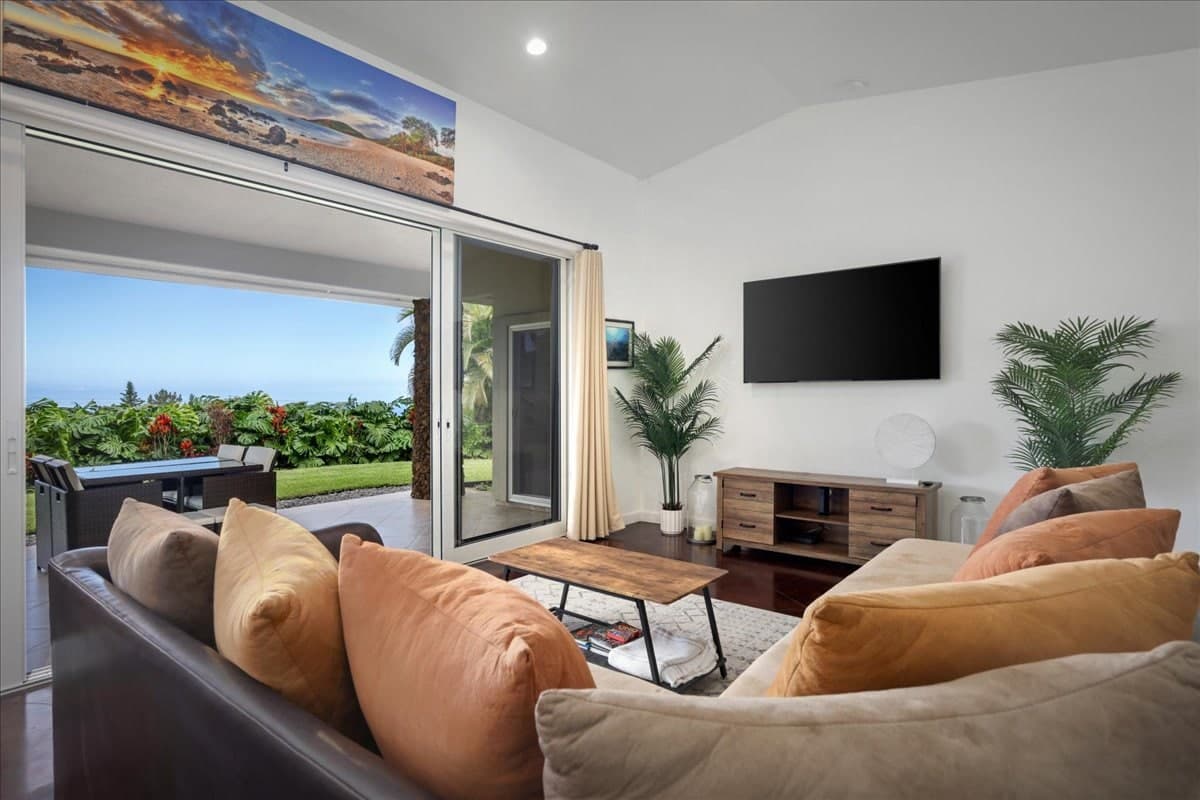 Home in Kailua-Kona · ★4.98 · 3 bedrooms · 5 beds · 2.5 private baths - Photo 5