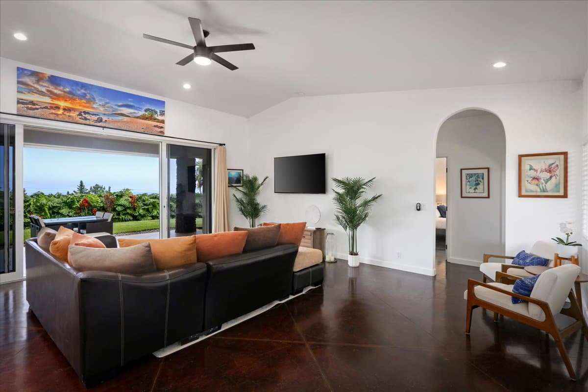 Home in Kailua-Kona · ★4.98 · 3 bedrooms · 5 beds · 2.5 private baths - Photo 4