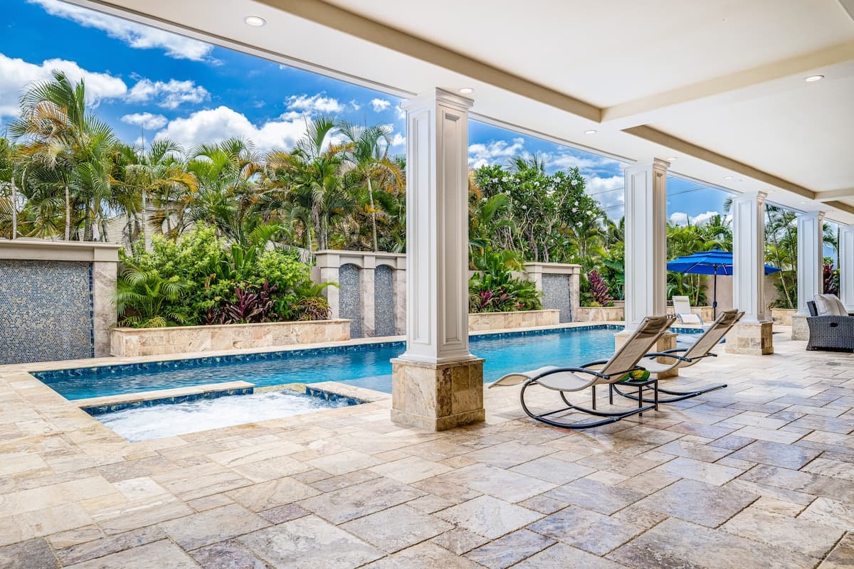 Villa in Kihei · ★5.0 · 6 bedrooms · 9 beds · 5 baths - Photo 3