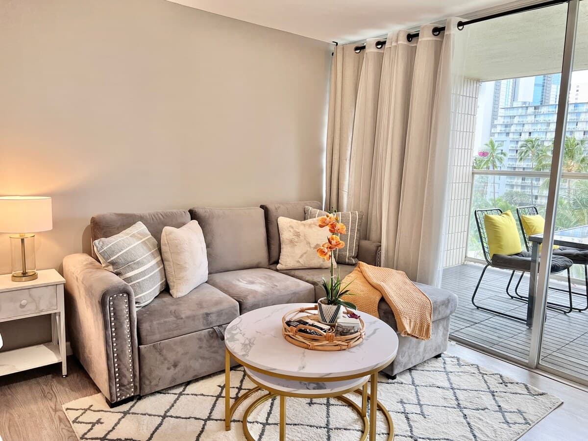 Condo in Honolulu · ★4.89 · Studio · 2 beds · 1 private bath - Photo 5