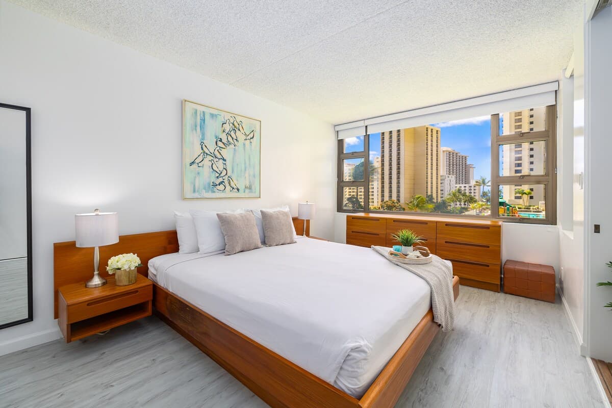 Condo in Honolulu · ★4.83 · 1 bedroom · 2 beds · 1 private bath - Photo 1