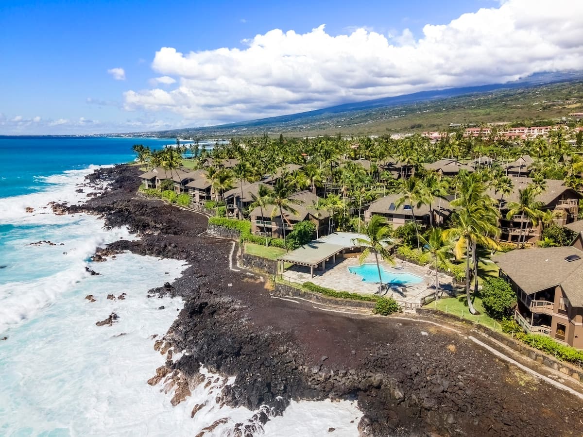Condo in Kailua-Kona · ★4.95 · 2 bedrooms · 4 beds · 2 baths - Photo 1