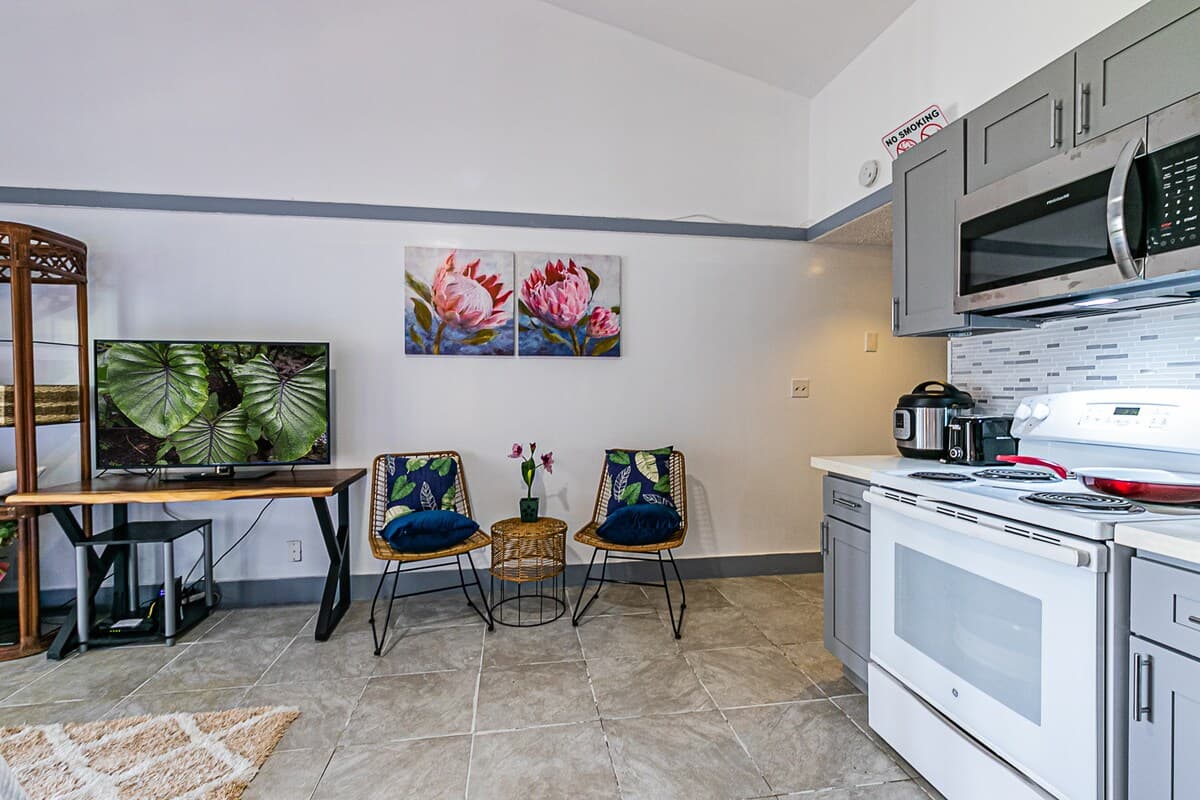 Condo in Hilo · ★4.58 · 1 bedroom · 1 bed · 1 bath - Photo 5