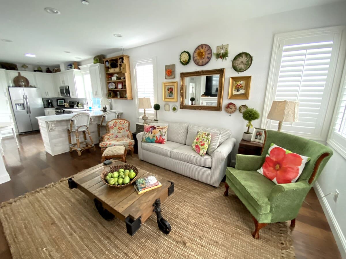 French Provencal Cottage with Bay Views - Photo 2