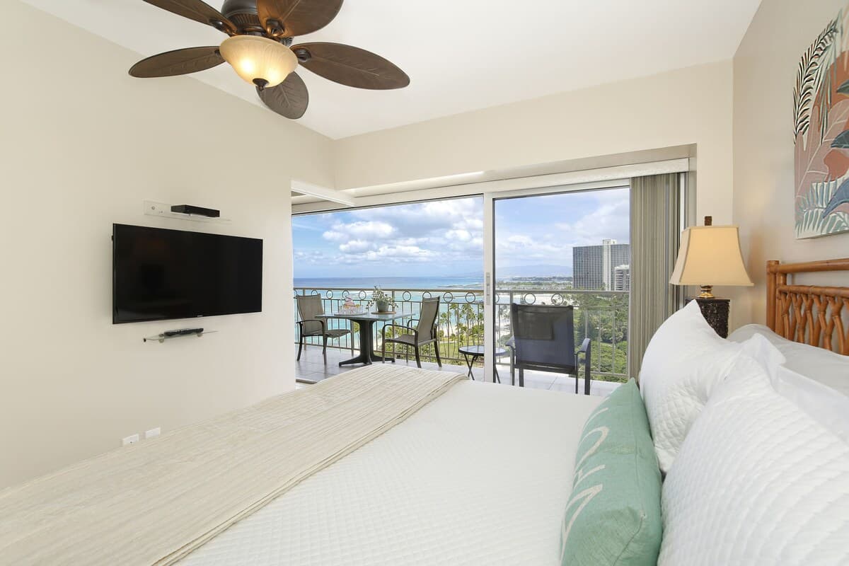 Condo in Honolulu · ★4.67 · 1 bedroom · 2 beds · 1 private bath - Photo 1