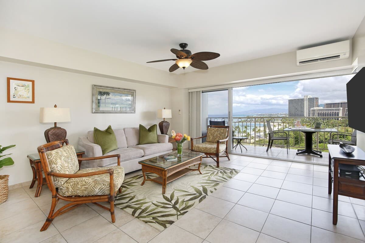Condo in Honolulu · ★4.67 · 1 bedroom · 2 beds · 1 private bath - Photo 4