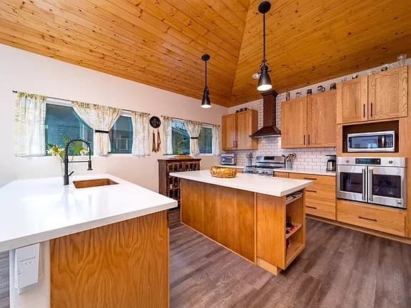 Home in Pahoa · ★4.88 · 2 bedrooms · 3 beds · 2 private baths - Photo 2