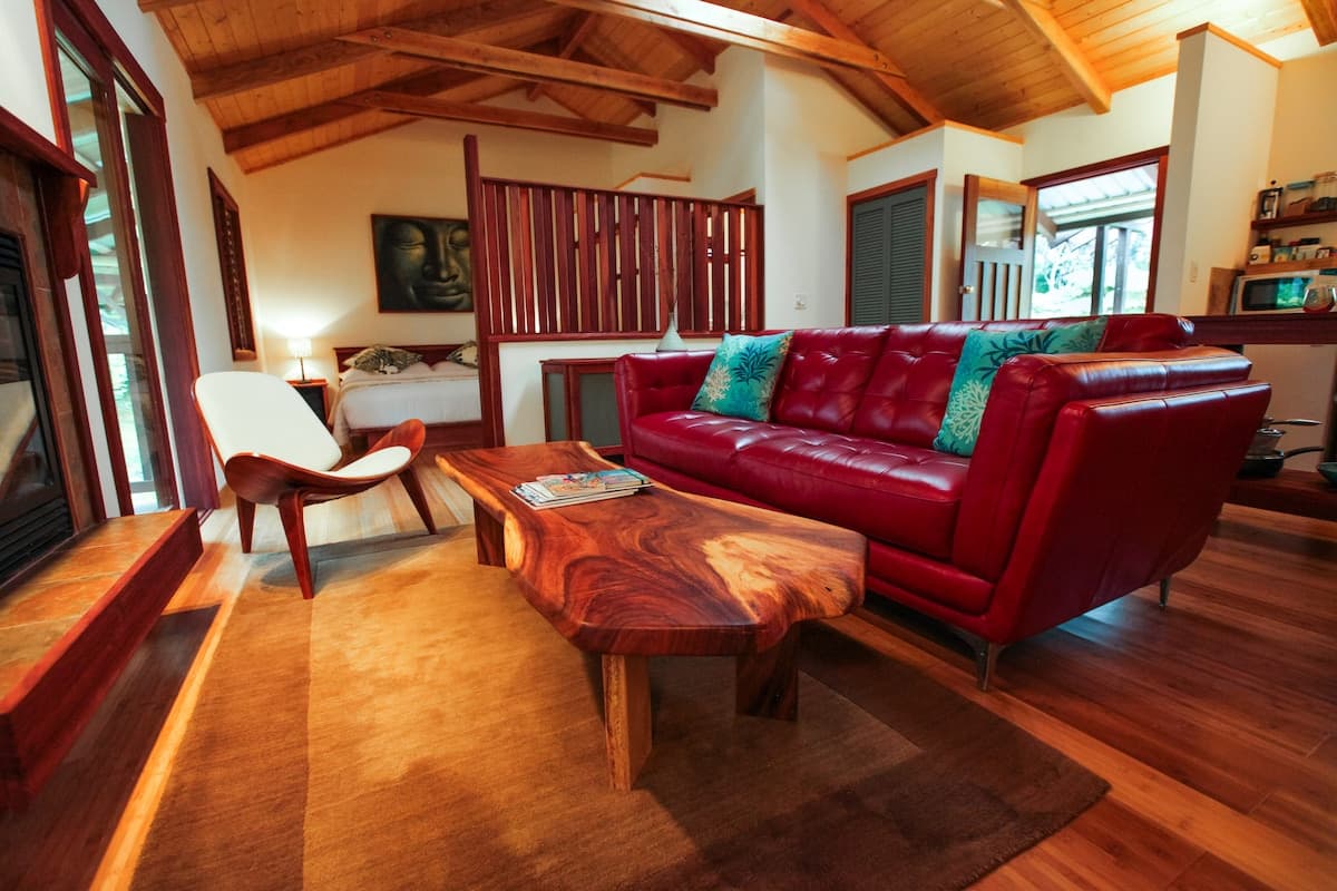 Cabin in Volcano · ★4.88 · 1 bedroom · 1 bed · 1 bath - Photo 1