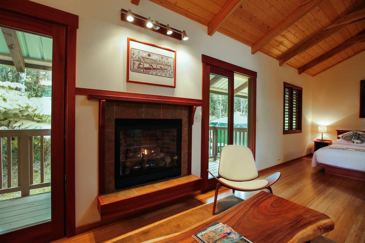 Cabin in Volcano · ★4.88 · 1 bedroom · 1 bed · 1 bath - Photo 2