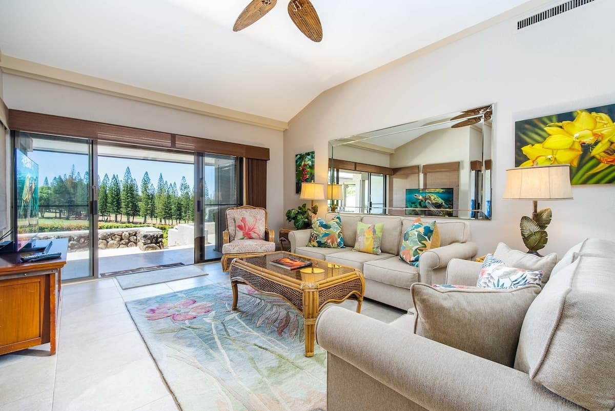 Condo in Lahaina · ★4.89 · 2 bedrooms · 3 beds · 2 baths - Photo 2