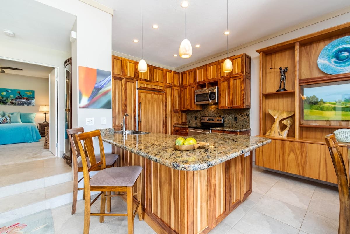 Condo in Lahaina · ★4.89 · 2 bedrooms · 3 beds · 2 baths - Photo 5