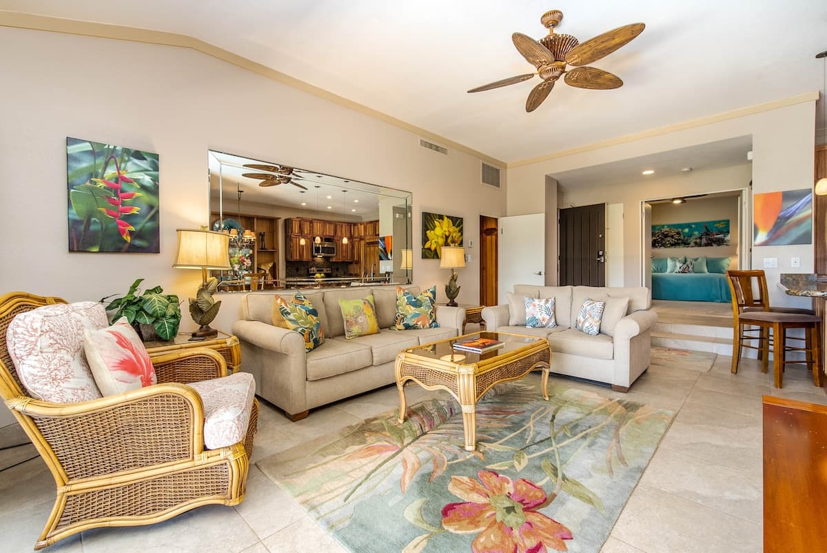 Condo in Lahaina · ★4.89 · 2 bedrooms · 3 beds · 2 baths - Photo 4