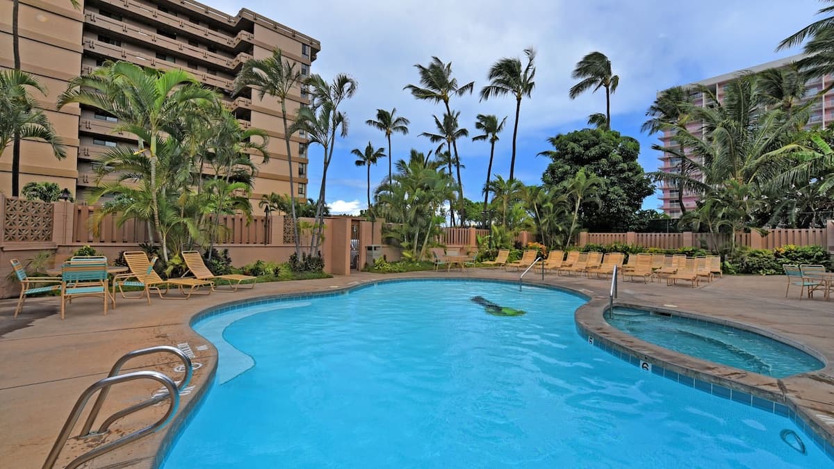 Condo in Lahaina · ★4.93 · Studio · 2 beds · 1 bath - Photo 5
