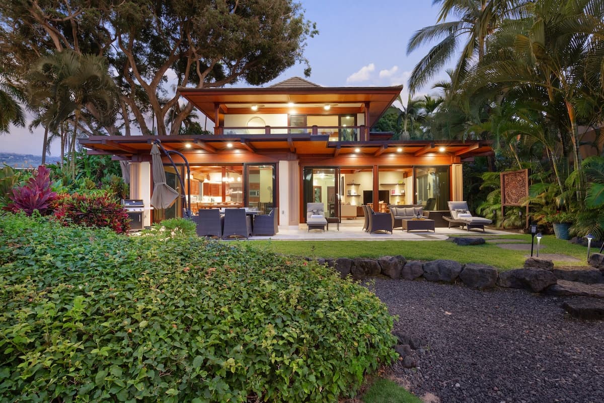 Villa in Kailua-Kona · ★4.94 · 3 bedrooms · 4 beds · 2 baths - Photo 1