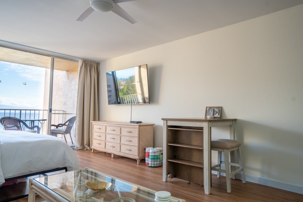 Condo in Lahaina · ★4.91 · Studio · 1 bed · 1 shared bath - Photo 4