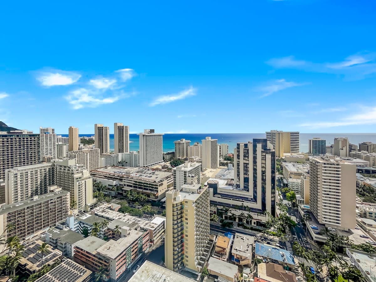Condo in Honolulu · ★4.74 · 1 bedroom · 3 beds · 1 private bath - Photo 3