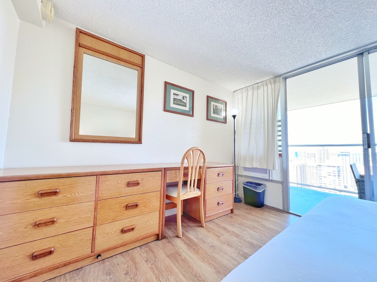 Condo in Honolulu · ★4.74 · 1 bedroom · 3 beds · 1 private bath - Photo 1