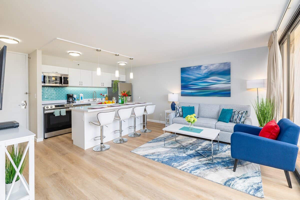 Condo in Honolulu · ★4.87 · 1 bedroom · 2 beds · 1 private bath - Photo 5