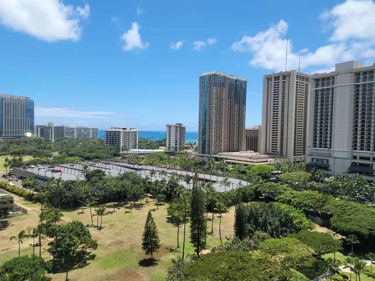 Condo in Honolulu · ★4.68 · 1 bedroom · 1 bed · 1 private bath - Photo 3