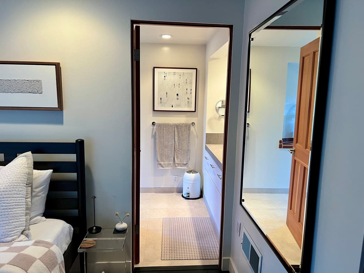 Private guest suite w/large deck & private entry - Photo 4