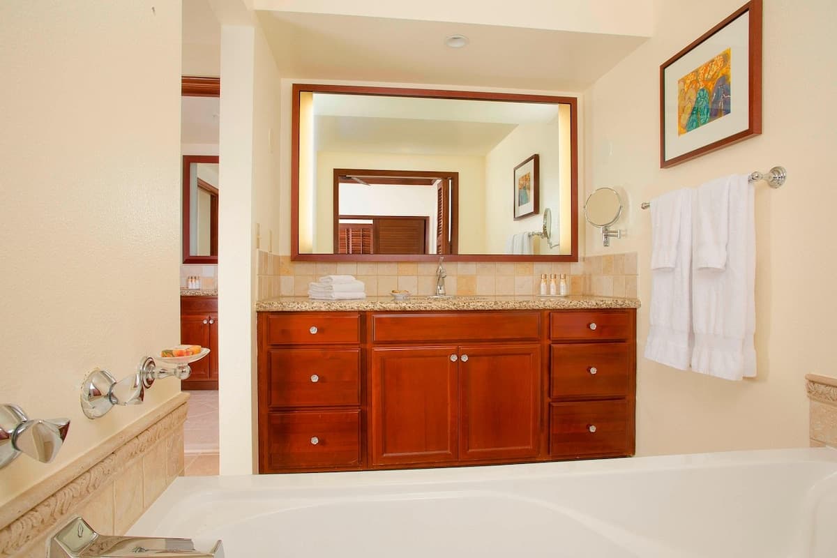 Condo in Kapolei · ★5.0 · 1 bedroom · 2 beds · 1 private bath - Photo 5