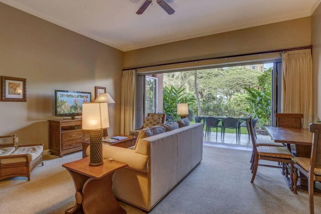 Condo in Lahaina · ★4.57 · 1 bedroom · 1 bed · 1 bath - Photo 3