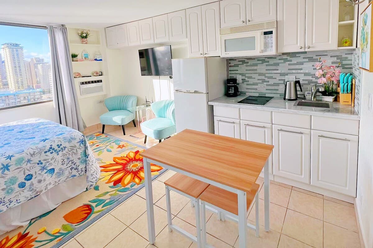 Condo in Honolulu · ★4.81 · 1 bedroom · 1 bed · 1 private bath - Photo 1