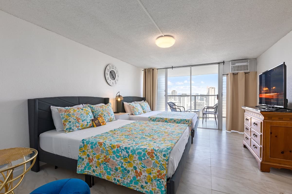 Condo in Honolulu · ★4.92 · 1 bedroom · 2 beds · 1 private bath - Photo 1