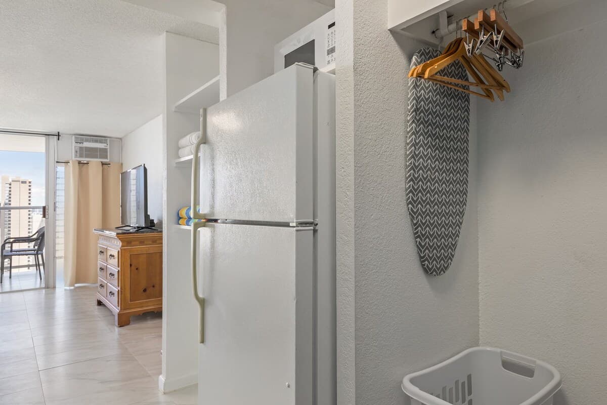 Condo in Honolulu · ★4.92 · 1 bedroom · 2 beds · 1 private bath - Photo 2