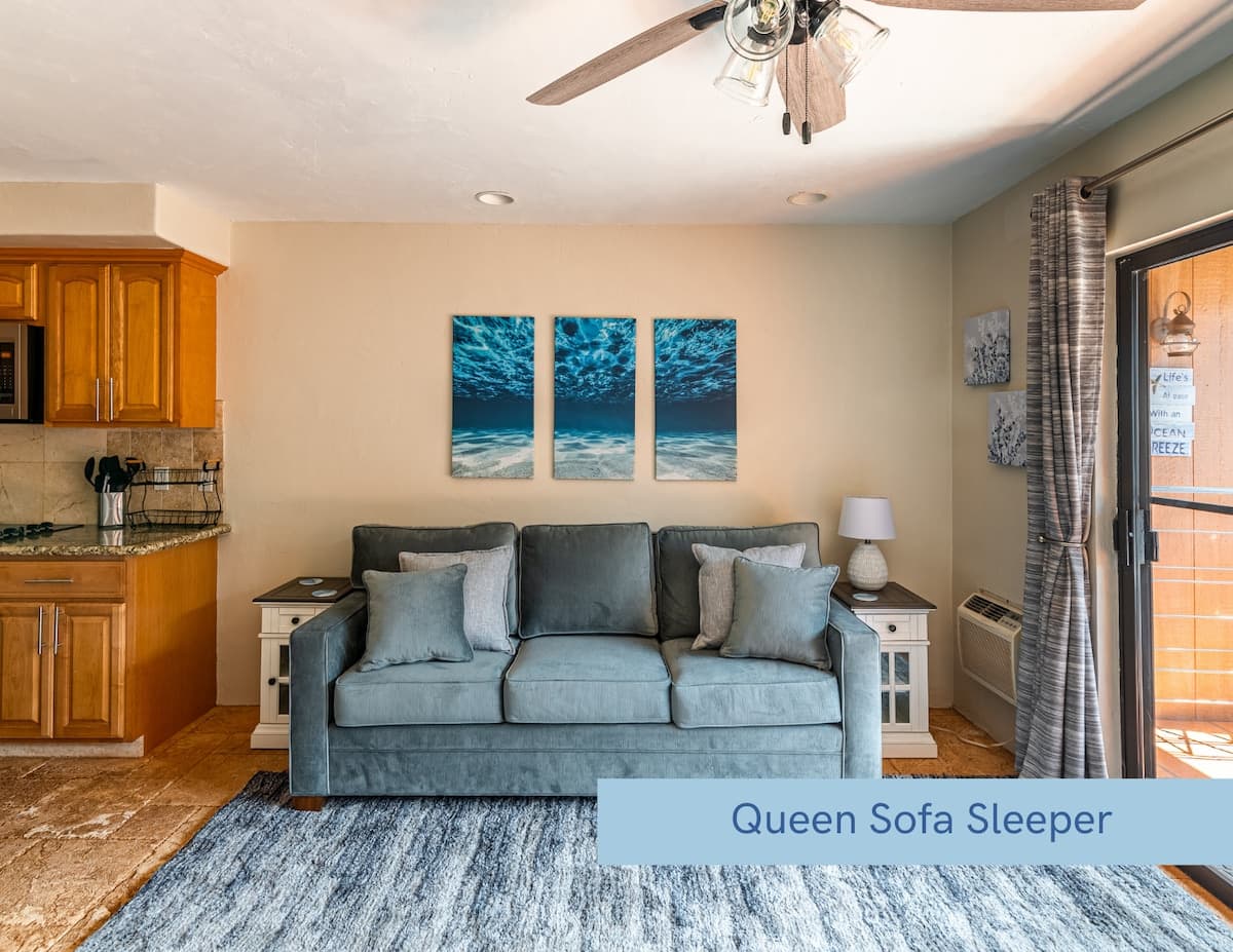 Condo in Lahaina · ★4.97 · 1 bedroom · 2 beds · 1 bath - Photo 3