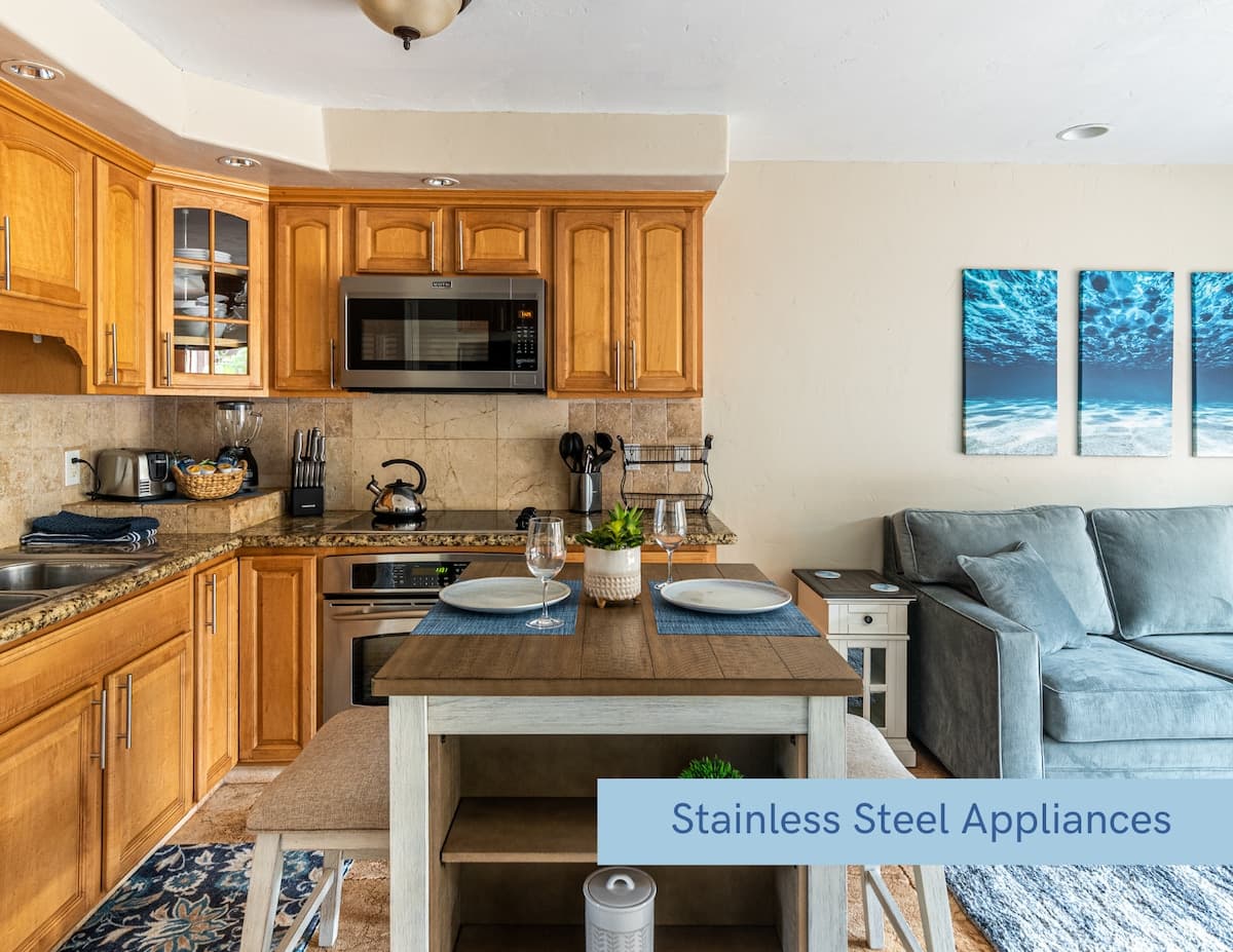 Condo in Lahaina · ★4.97 · 1 bedroom · 2 beds · 1 bath - Photo 5