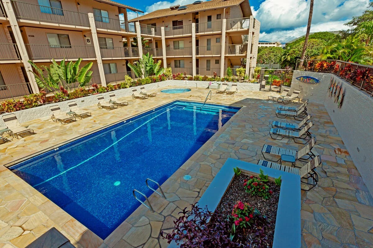Condo in Kihei · ★4.83 · 2 bedrooms · 3 beds · 1 bath - Photo 3