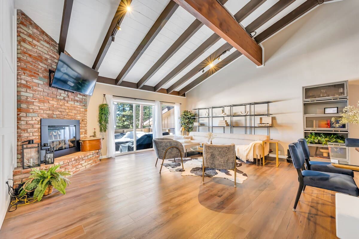 Condo in Incline Village · ★4.68 · 3 bedrooms · 3 beds · 2.5 private baths - Photo 4
