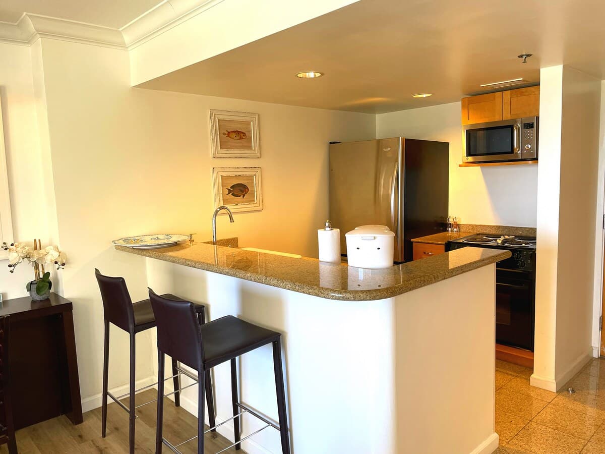 Condo in Honolulu · ★4.7 · 1 bedroom · 3 beds · 1 private bath - Photo 5