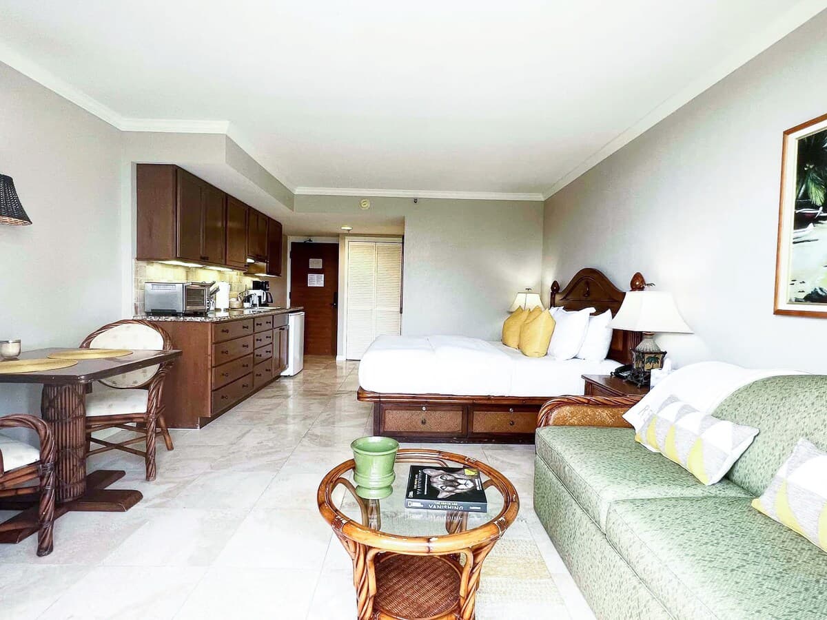 A Lovely Boutique Condo - 7 Minute Walk to Beach! - Photo 1